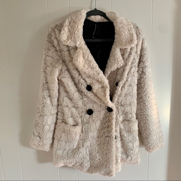 Fuzzy coat 😍 - Picture 2 of 8